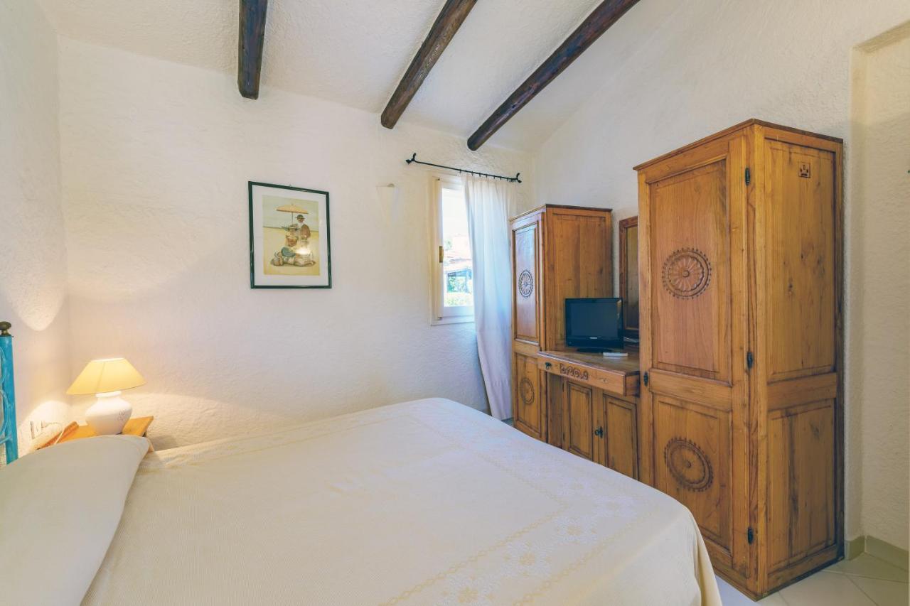 Hotel Punta Est Baja Sardinia Eksteriør billede