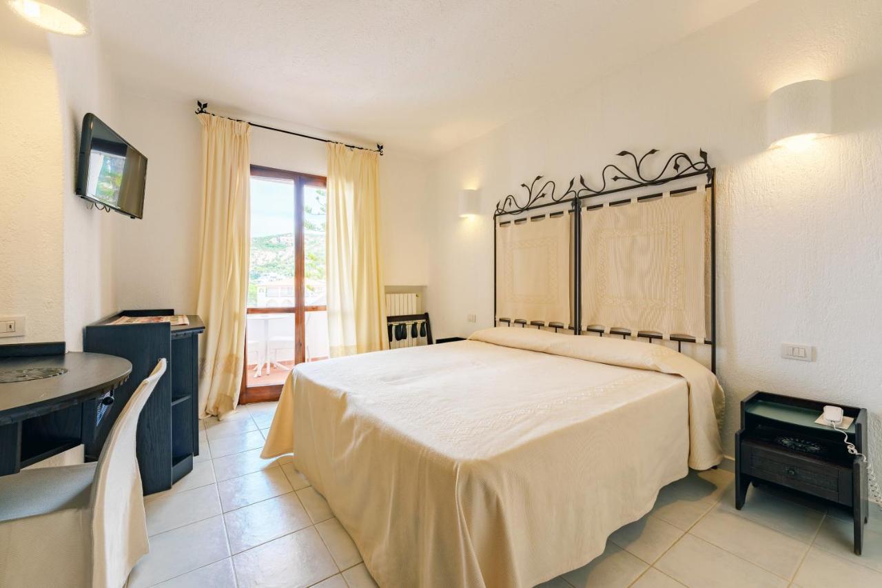 Hotel Punta Est Baja Sardinia Eksteriør billede