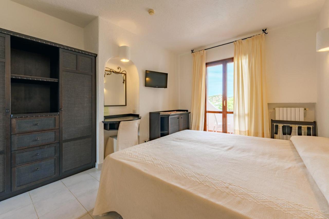 Hotel Punta Est Baja Sardinia Eksteriør billede