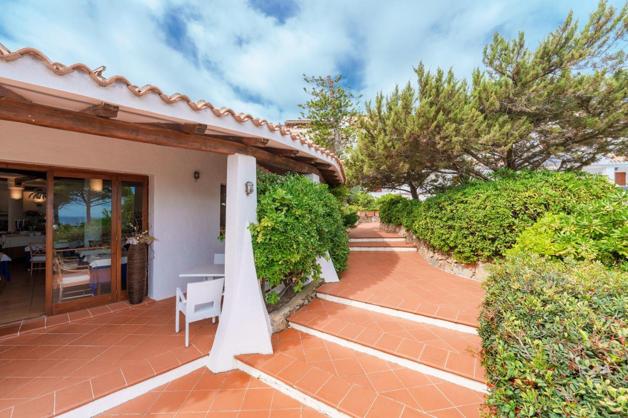 Hotel Punta Est Baja Sardinia Eksteriør billede