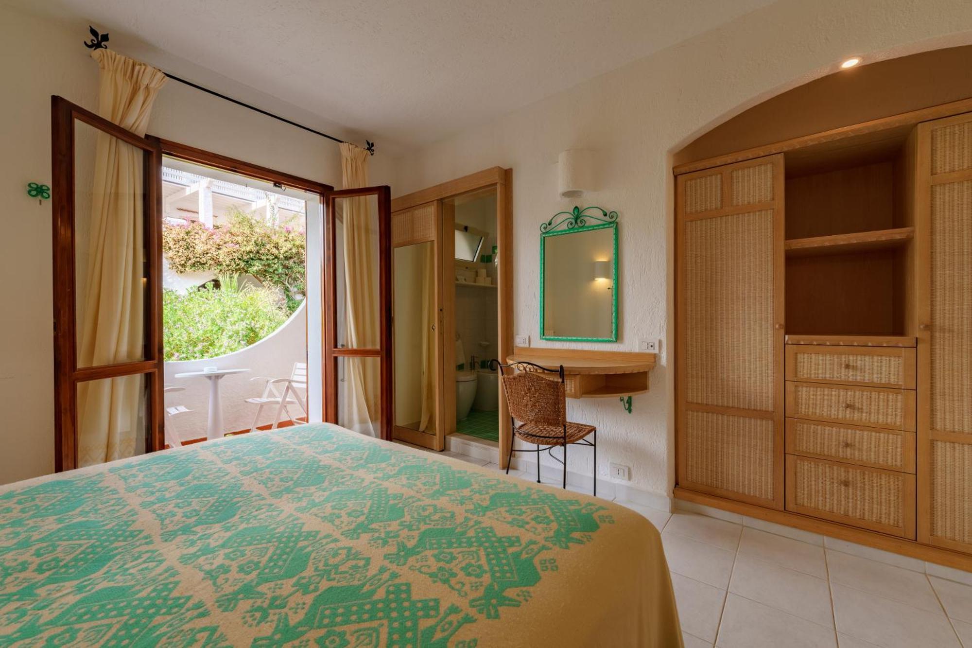 Hotel Punta Est Baja Sardinia Eksteriør billede