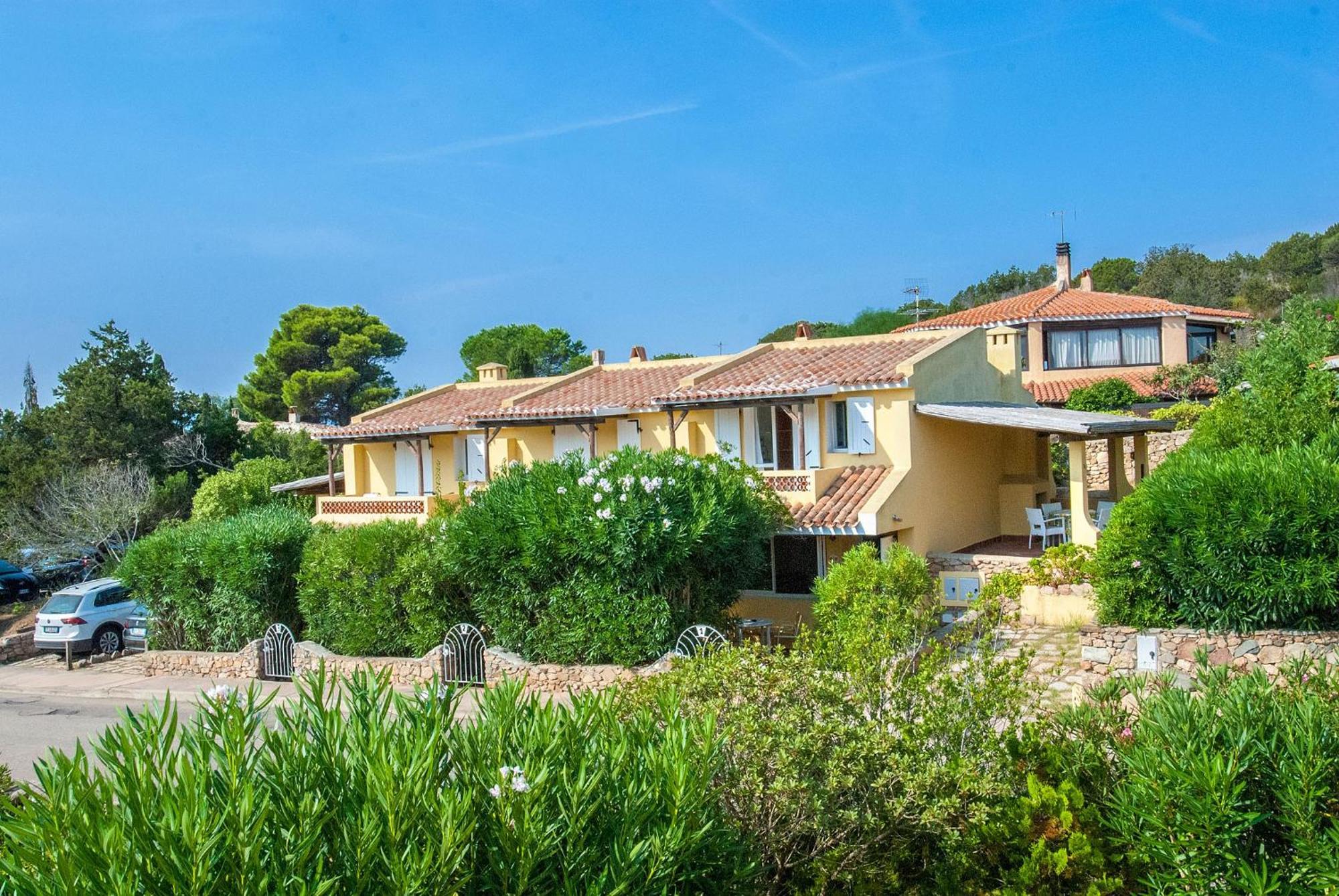 Hotel Punta Est Baja Sardinia Eksteriør billede