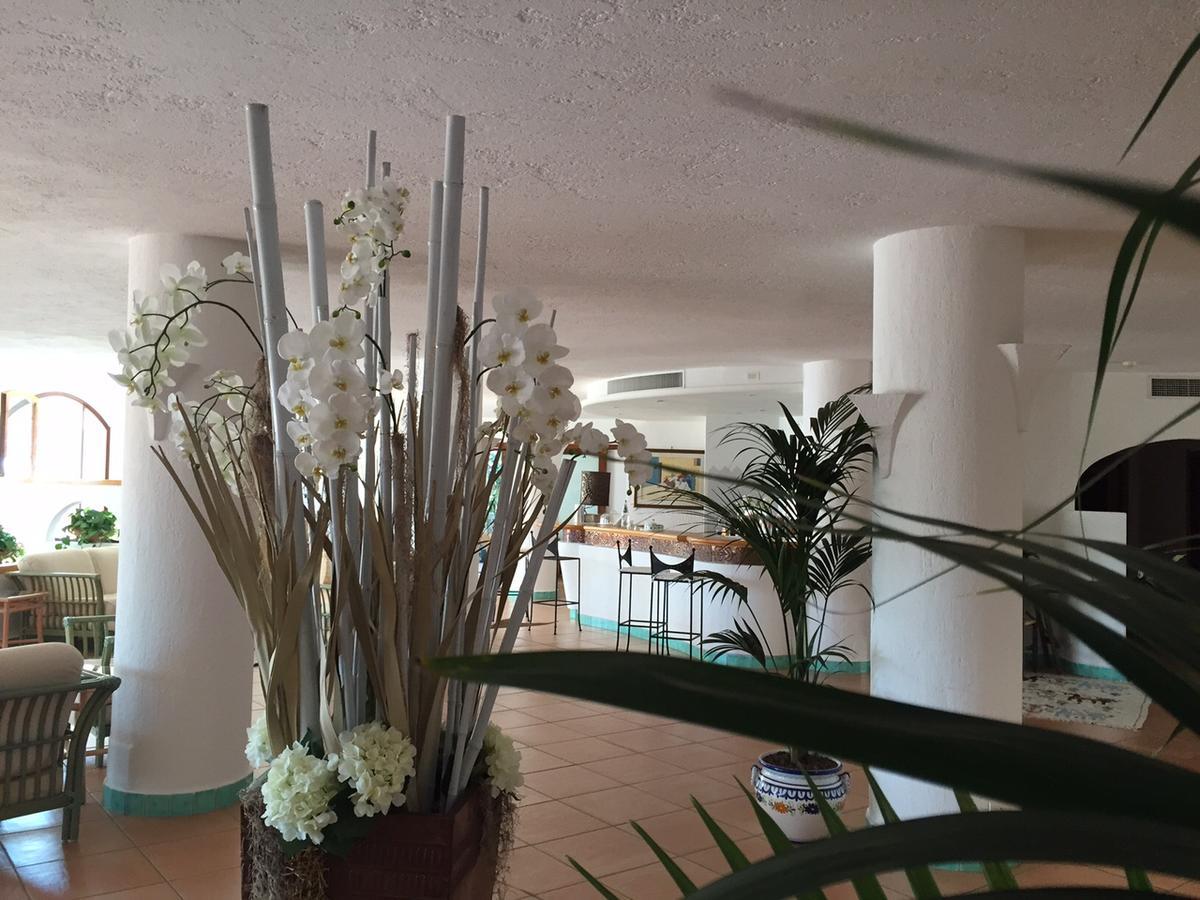 Hotel Punta Est Baja Sardinia Eksteriør billede